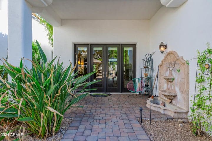 EXPANSIVE PATIO