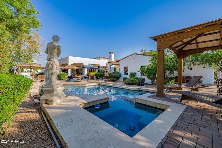 HEATED POOL & SPA
