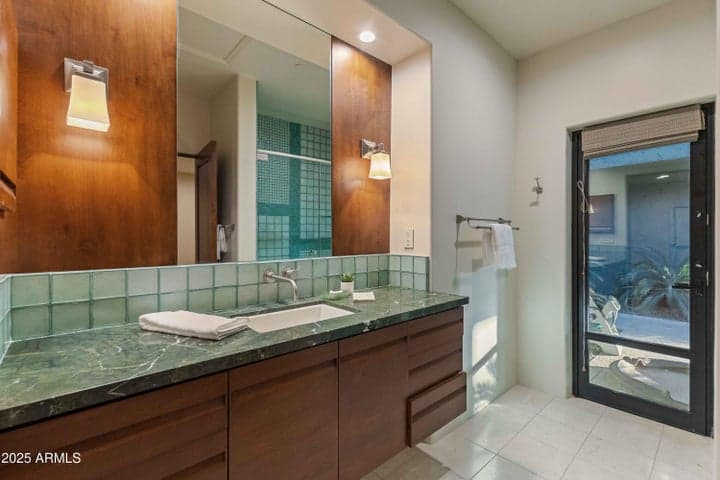 Guest Bathroom 1 Ensuite
