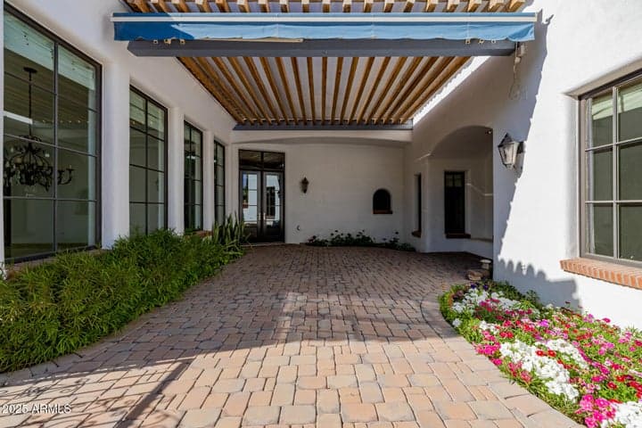COURTYARD AT FRONT OF HOUSE
