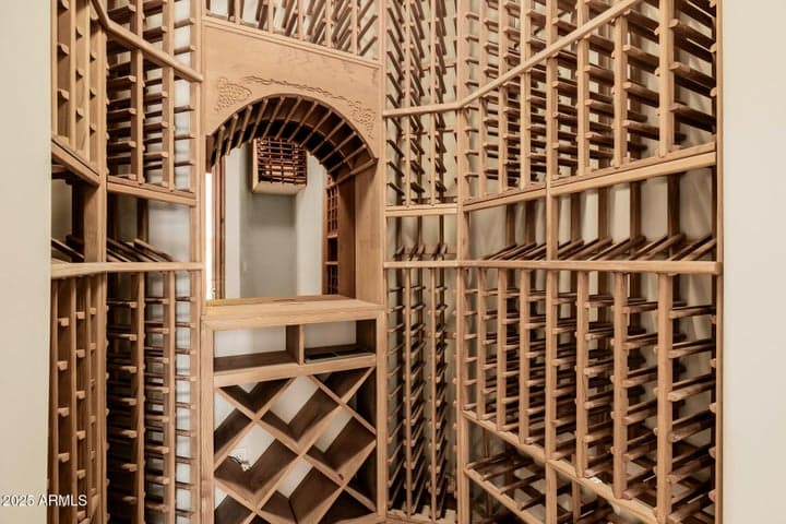 600 BOTTLE TEMPERATURE CONTROLLED WINE ROOM