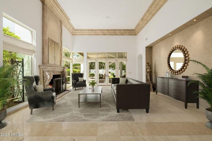 LIVING ROOM VIRTUALLY STAGED