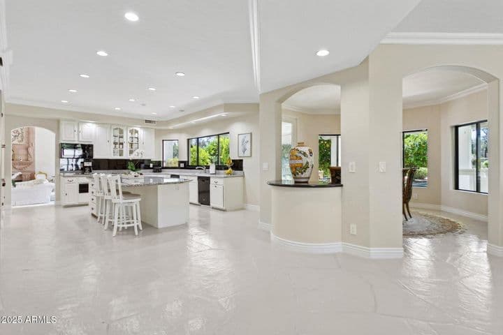 Do you have Kitchen and family dining from family room?
