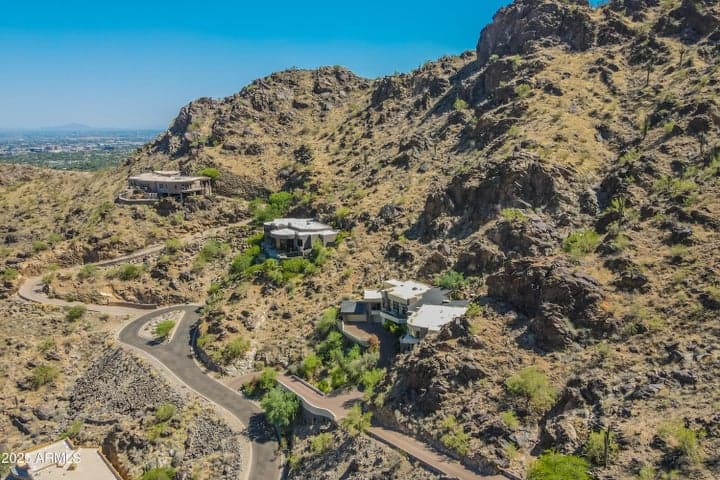 La Place du Sommet has about two dozen mountainside homesites