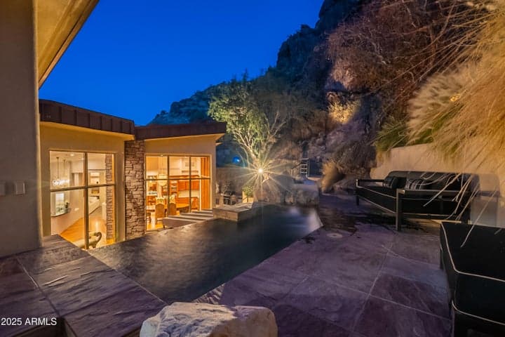 Enjoy the whirlpool jets in the spool or sit by the fire pit