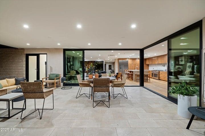 Indoor/Outdoor Living
